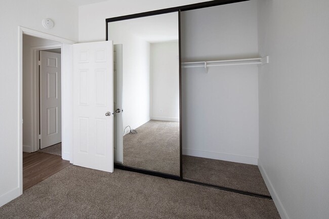 Building Photo - Beautiful Upstairs 2BR with a Garage Plus 1 Parking Space!