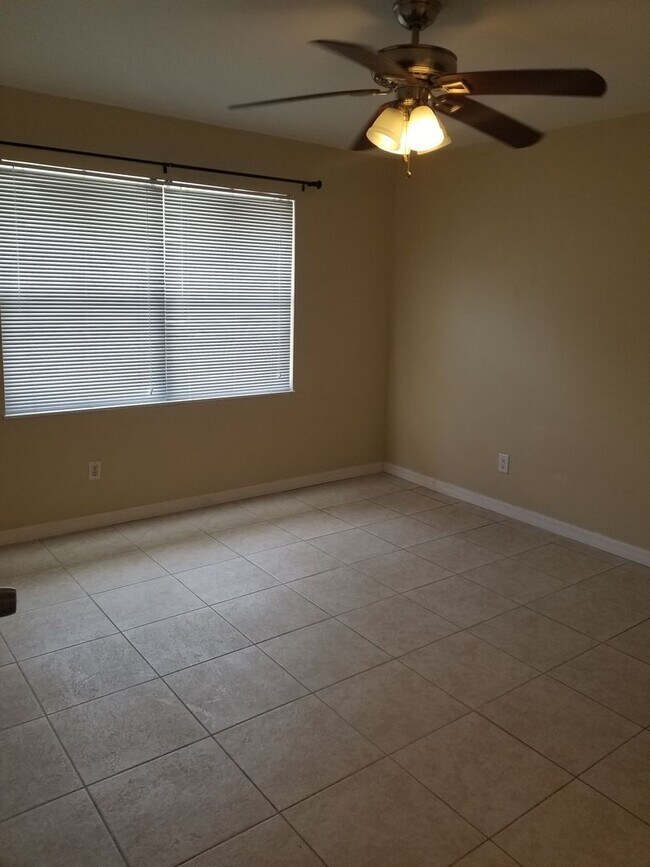 Foto del edificio - SE area off Santa Barbara Blvd Single Fami...