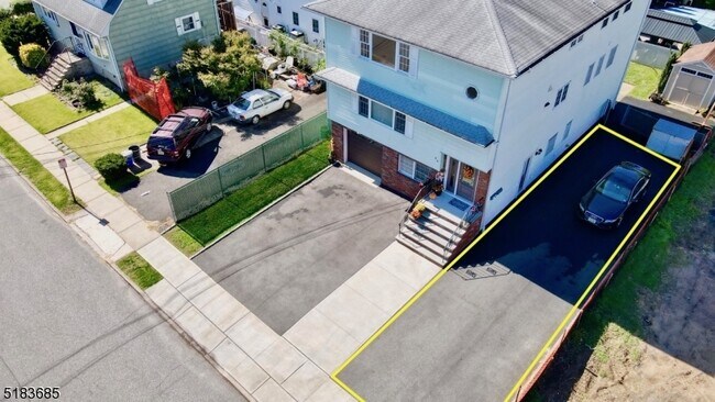 Building Photo - 24 Gall Ave