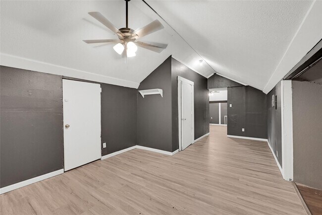 Foto del edificio - 310 N Rock Island St
