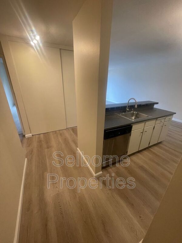 Foto del edificio - 765 Rand Ave