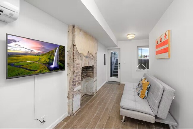 Foto del edificio - 619 10th St NE