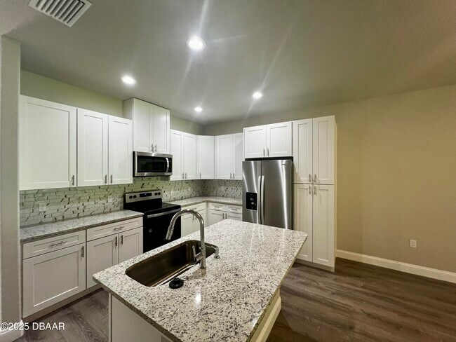 Foto del edificio - 44 Regency Dr