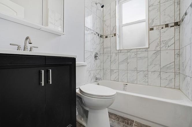 Foto principal - 4941 W Jackson Blvd