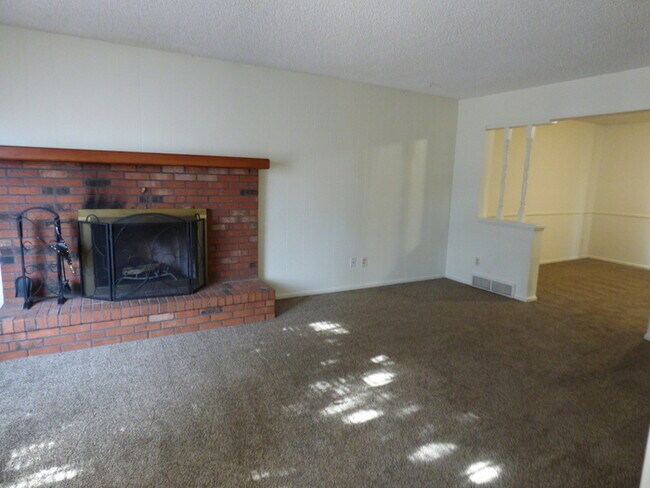 Building Photo - Spacious 4 Bed, 2.5 Bath Home in Fort Collins