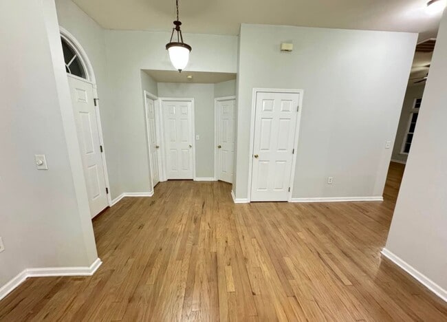 Photo - 209 Highgate Cir House