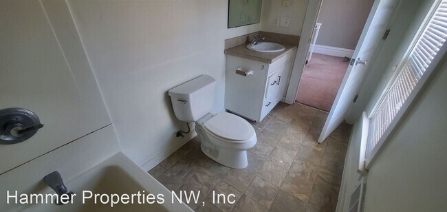 Building Photo - 4 br, 3.5 bath House - 301 Gladstone Street