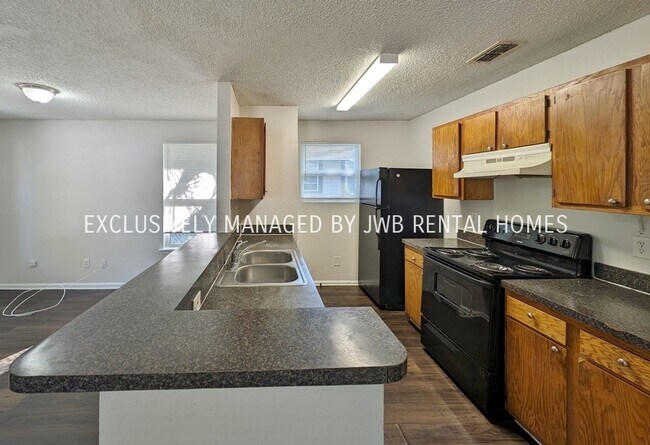 Building Photo - 1204 W 23rd St