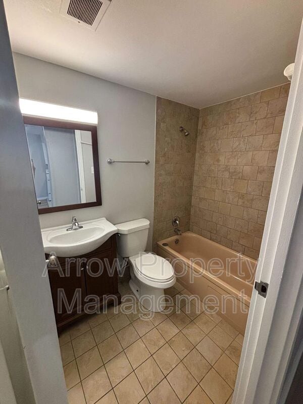 Building Photo - 2501 N Street-115