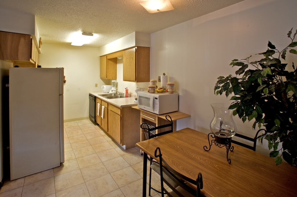 Kitchen and dining area - Olive Terrace Apartments