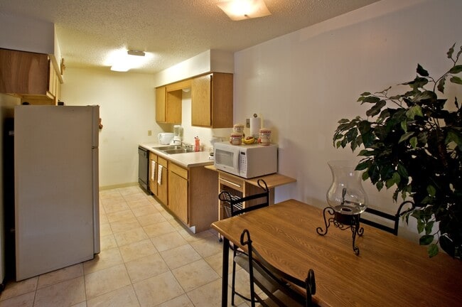 Kitchen and dining area - Olive Terrace Apartments