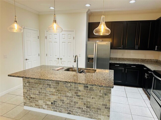 Building Photo - 340 Jyoti Dr