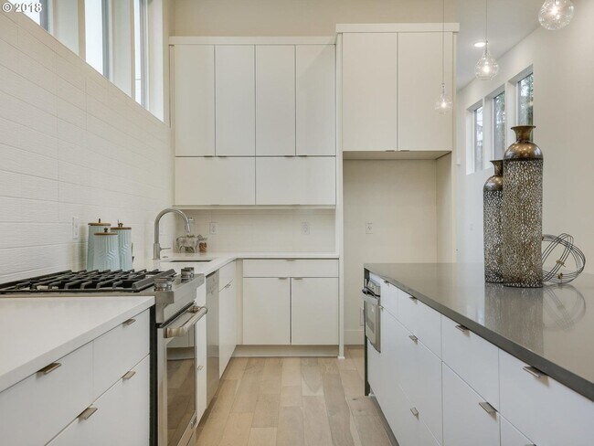 Foto del edificio - Amazing 3 Bed, 2.5 Bath Home!!  Large Livi...