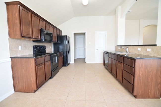 Building Photo - 6005 Fair Hill Dr