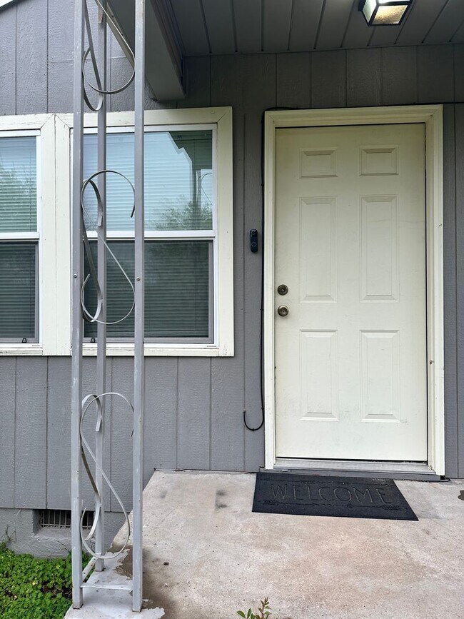 Foto del edificio - Great Home Located in the Lawton Heights Area! Pets Negotiable with Owner Approval!