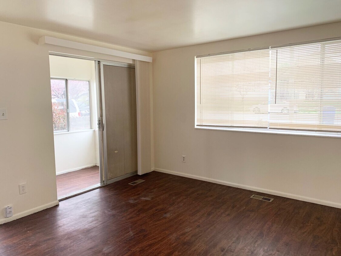 Foto principal - Two bedroom apt, Salt Lake City; 1,000 sq ...