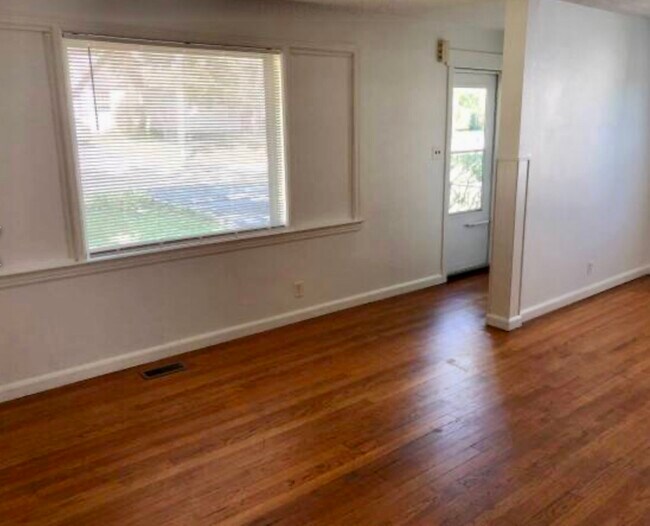 Building Photo - 2622 Avondale Ave
