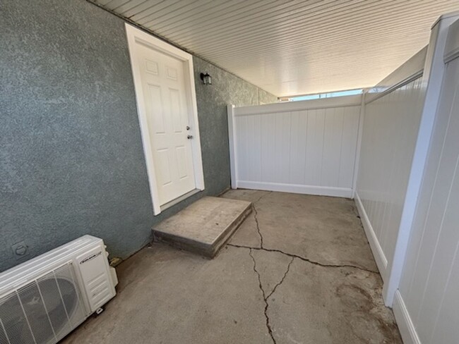 Building Photo - 5744 Mountain View Ave