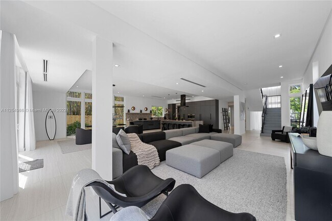 Foto del edificio - 3471 Sheridan Ave