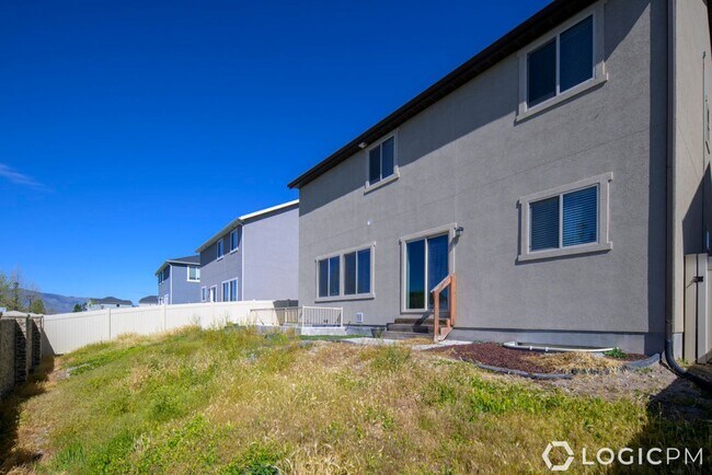 Foto del edificio - Stunning Single Family Home In Excellent L...