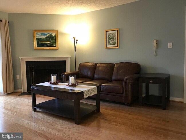 Foto del edificio - 7252 Glen Hollow Ct
