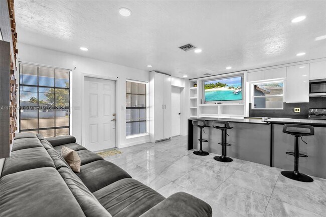 Foto del edificio - 7151 Taft St