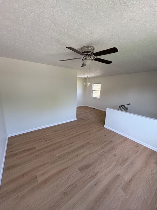 Building Photo - Newly Renovated 5 Bedroom in South Linden/...
