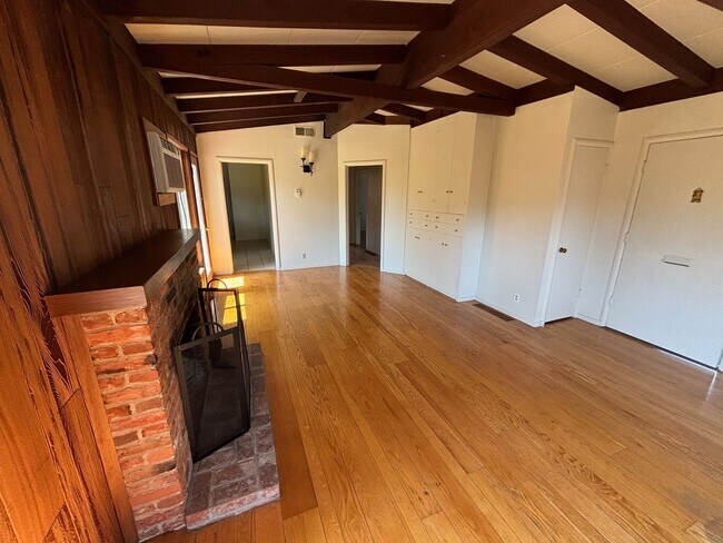 Foto del edificio - 2 Bedroom 1 Bathroom located in Santa Rosa...