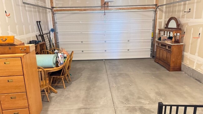 Building Photo - 404 Grassland Dr