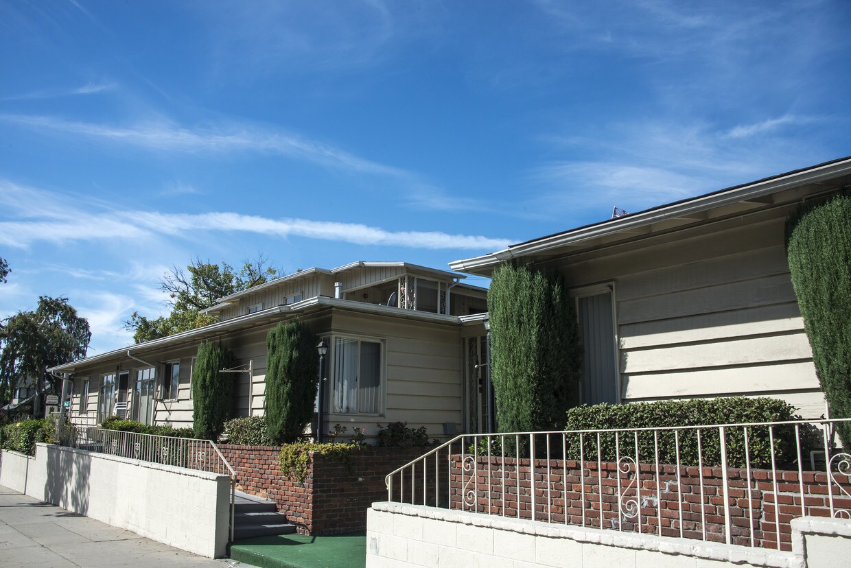 Foto principal - 1091 N Lake Ave