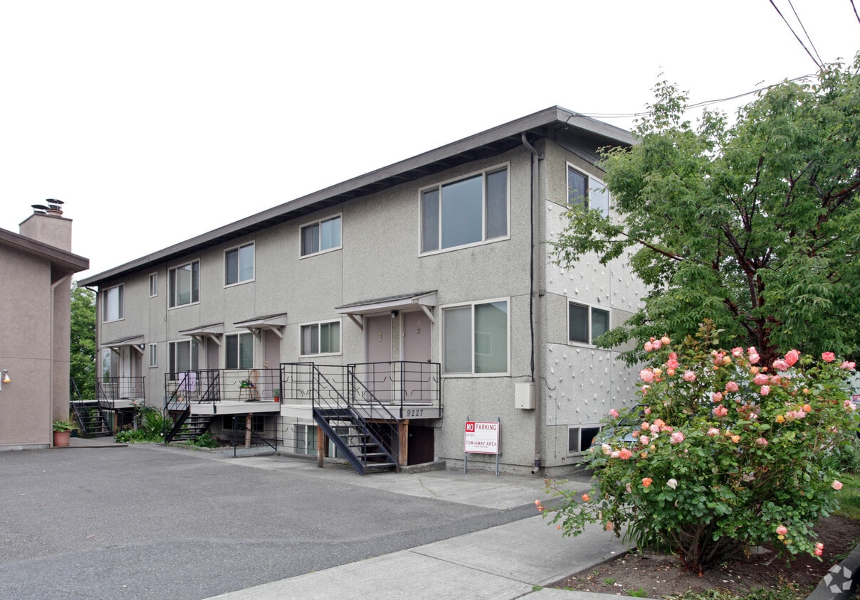 Greenwood Apartments Apartments 9227 Greenwood Ave N Seattle, WA