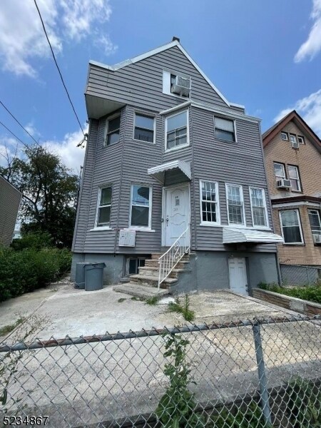 Primary Photo - 39 Maple Ave
