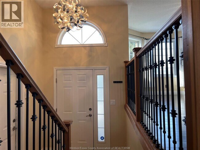 Building Photo - 4748 Juliet Crescent