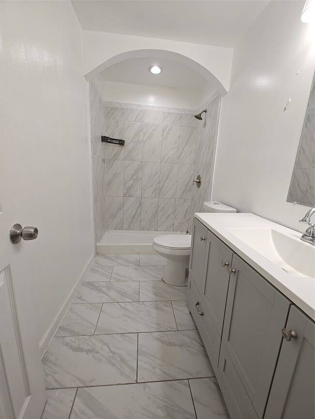 Building Photo - 2252 Shadowdale Dr