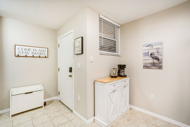 Building Photo - 15430 Bellamar Cir