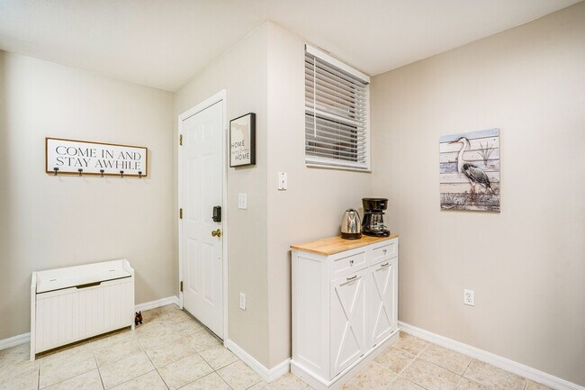 Building Photo - 15430 Bellamar Cir