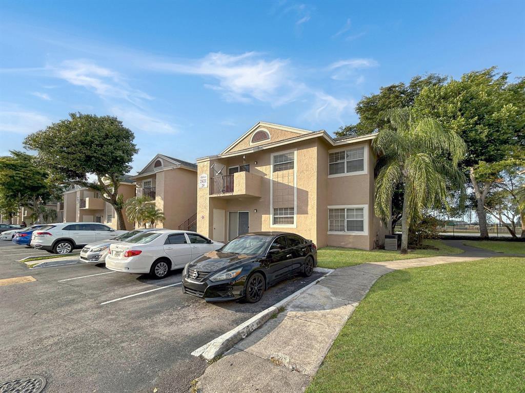 Foto principal - 2421 NW 96th Ter