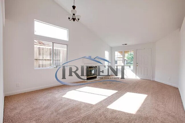 Building Photo - Beautiful home located in a culdesac