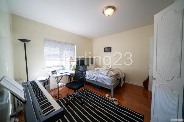 Foto del edificio - 1 bedroom in ASTORIA NY 11105