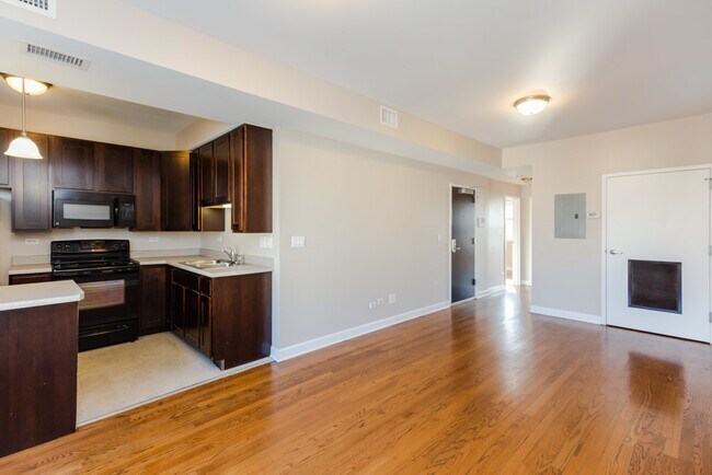 Foto del edificio - 1744 E 69th St