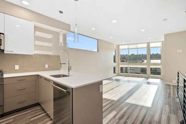 Foto del edificio - Elegant Mt. Baker End Unit Townhome with AIR CONDITIONING
