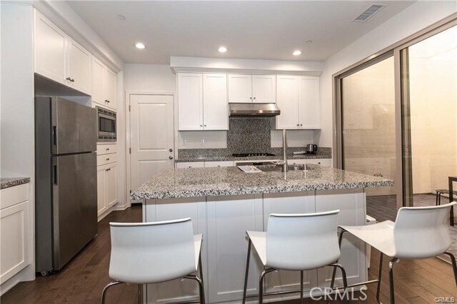 Building Photo - 186 Excursion