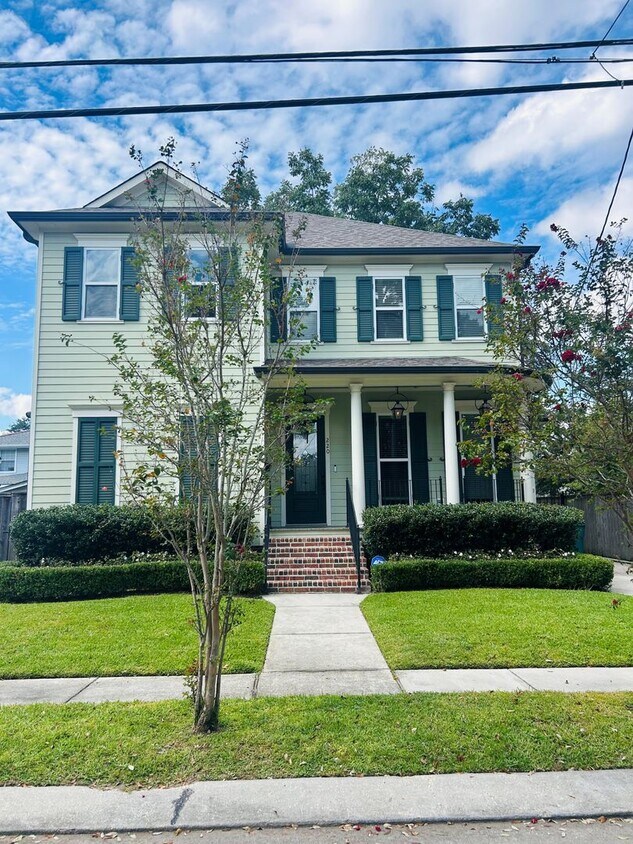 Foto principal - 220 Labarre Dr