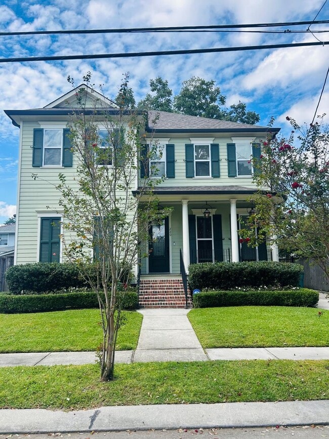 Building Photo - 220 Labarre Dr