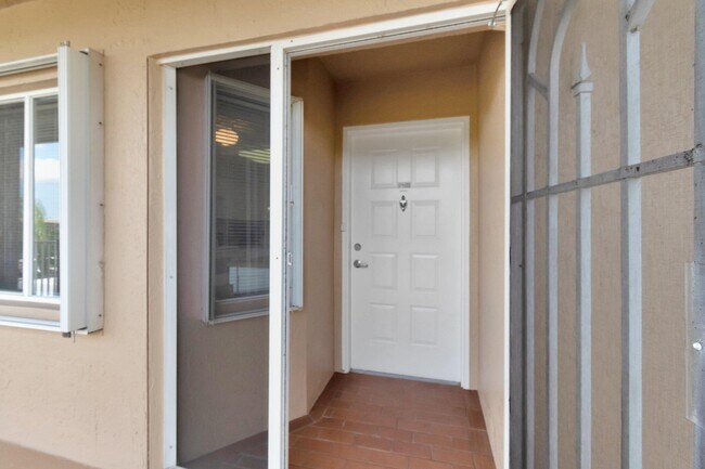 Foto del edificio - 5810 Crystal Shores Dr