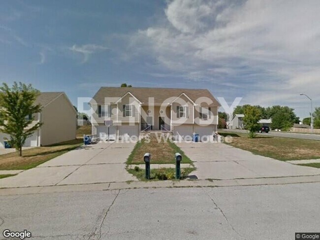 Foto del edificio - Cute 3 Bed, 2 full bath Townhome in Liberty