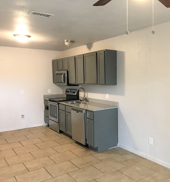 Building Photo - 4930 Flamingo Rd