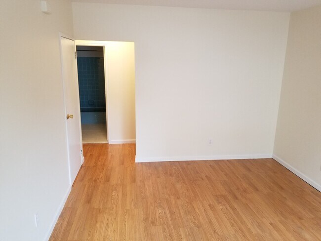 Building Photo - 220 Palisade Ave