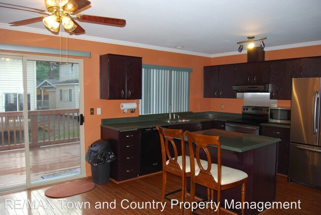 Building Photo - 2 br, 1.5 bath House - 5728 Wisteria Lane NE