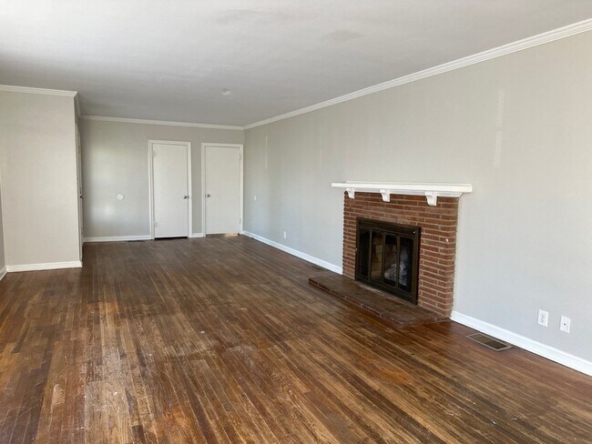Building Photo - 5 Fair Oaks Dr